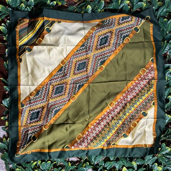 100% Silk MADE IN ITALY Gorgeous Scarf - Picture 1 of 5